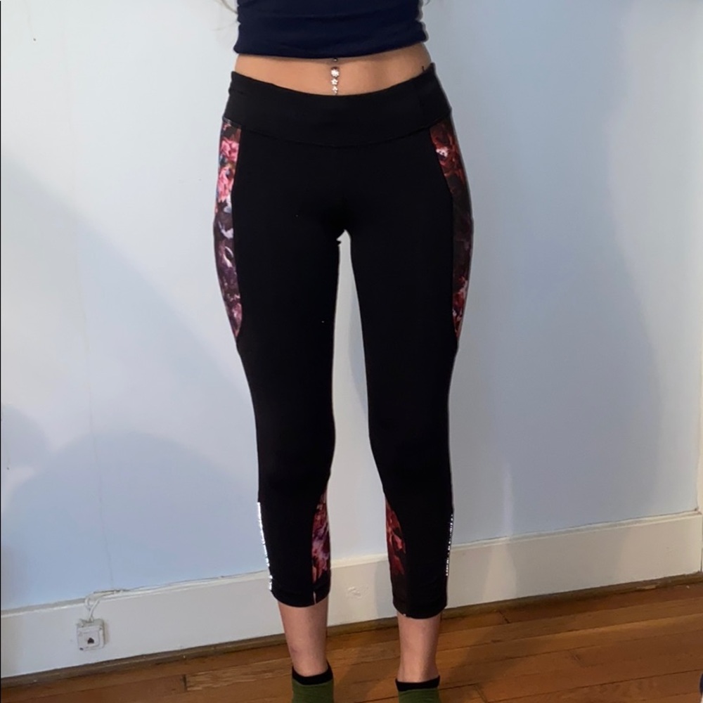 Lululemon leggings flower pattern